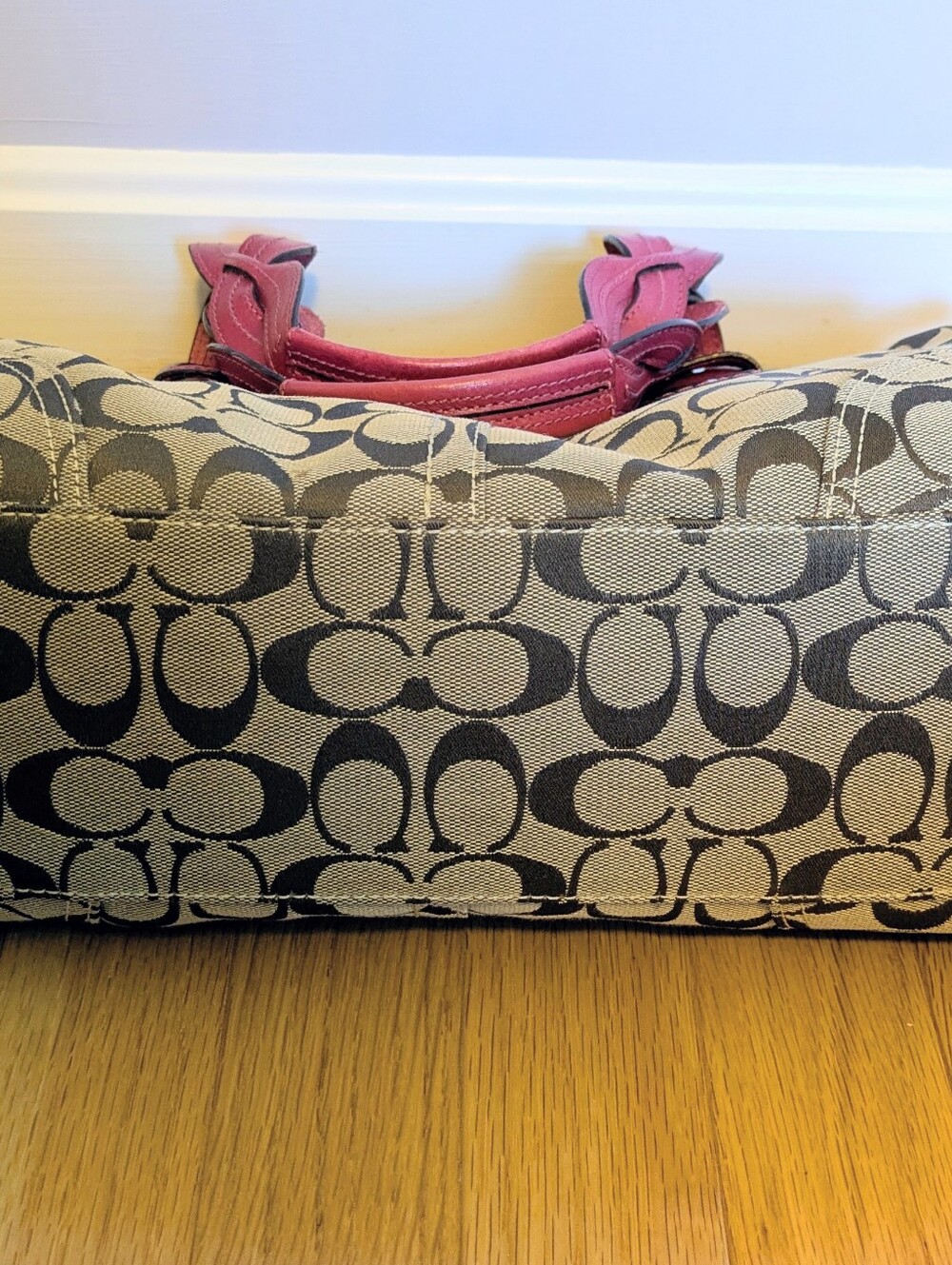 Coach Signature Print Shoulder Bag. - Picture 4 of 13